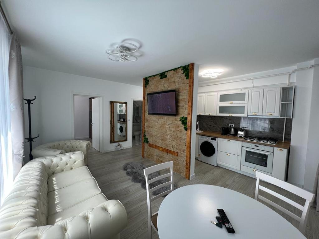 Urban Apartments And Studios - City Center Iasi Exterior photo